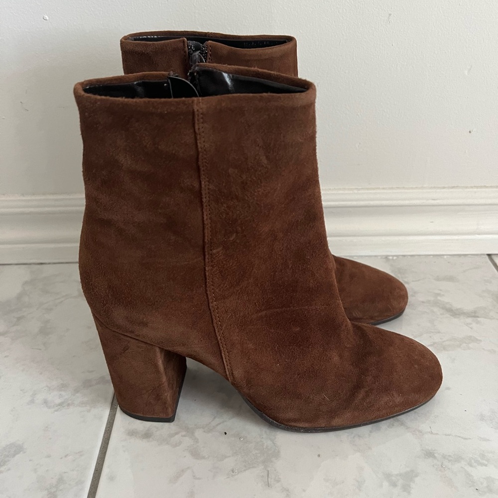 Brown suede ankle boots booties block heel